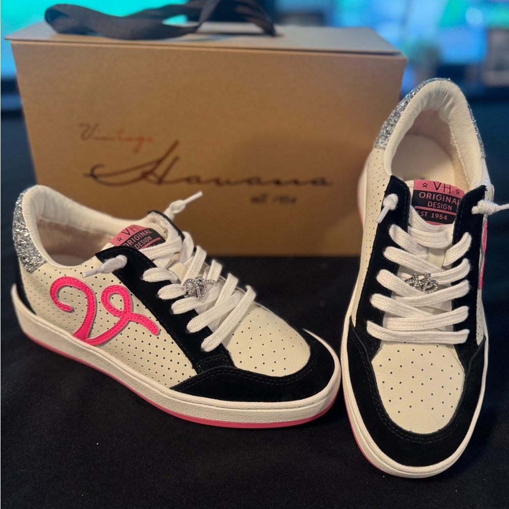 Vintage Havana White and Pink Low-Top Sneakers